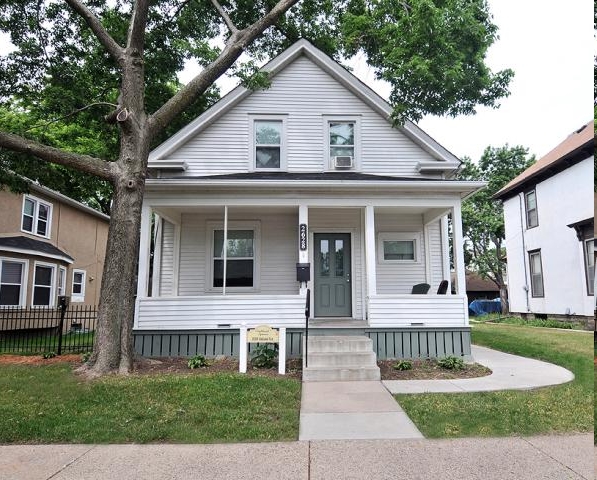 Oakland Square in Minneapolis, MN - Building Photo - Building Photo