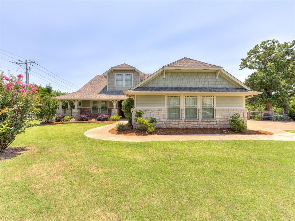 4220 Calm Waters Way in Edmond, OK - Building Photo