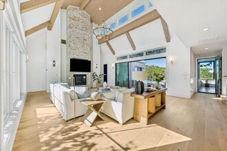 5000 Creek Meadow in Spicewood, TX - Building Photo - Building Photo