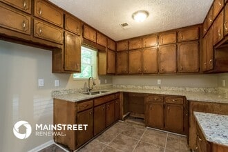 115 Pleasant Valley Rd in Mcdonough, GA - Foto de edificio - Building Photo