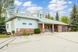 229 Valley Ridge Hts NW in Calgary, AB - Building Photo