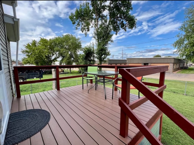 1006 S Rowley St in Mitchell, SD - Building Photo - Building Photo