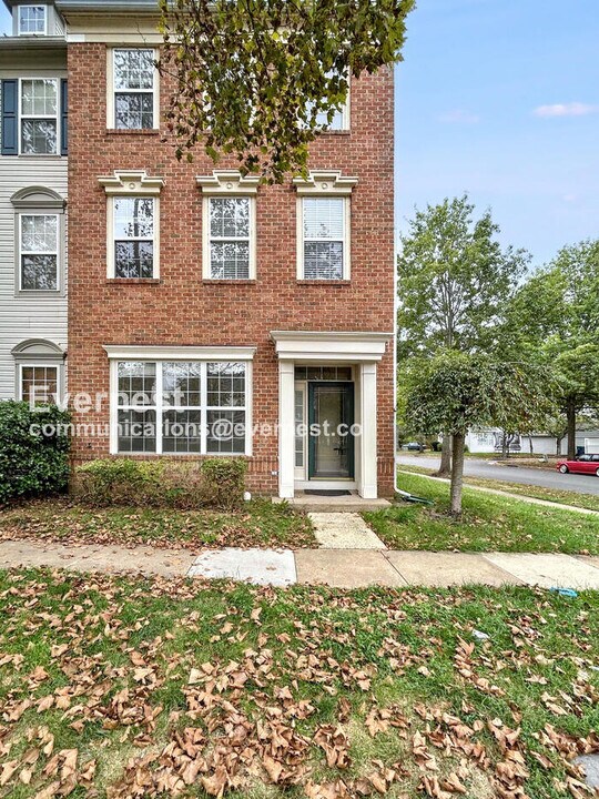 43559 Mink Meadows St in Chantilly, VA - Building Photo