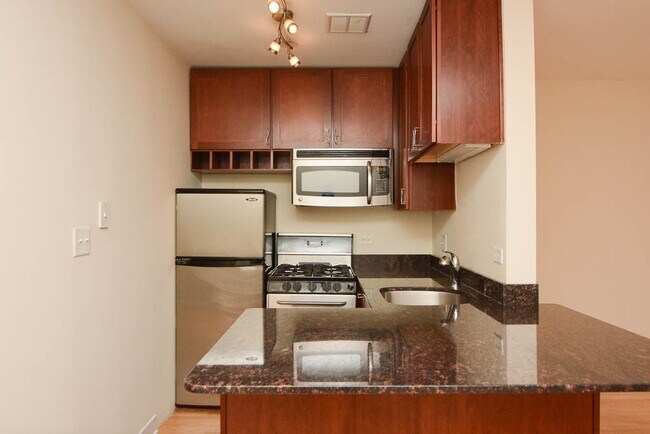 630 W Wrightwood Ave in Chicago, IL - Building Photo - Building Photo