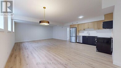 242 Mt Pleasant St in Brantford, ON - Building Photo - Building Photo