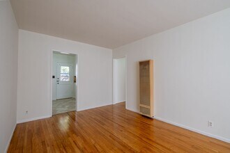 922 1/2-922 1/2 S Juanita Ave in Redondo Beach, CA - Building Photo - Building Photo