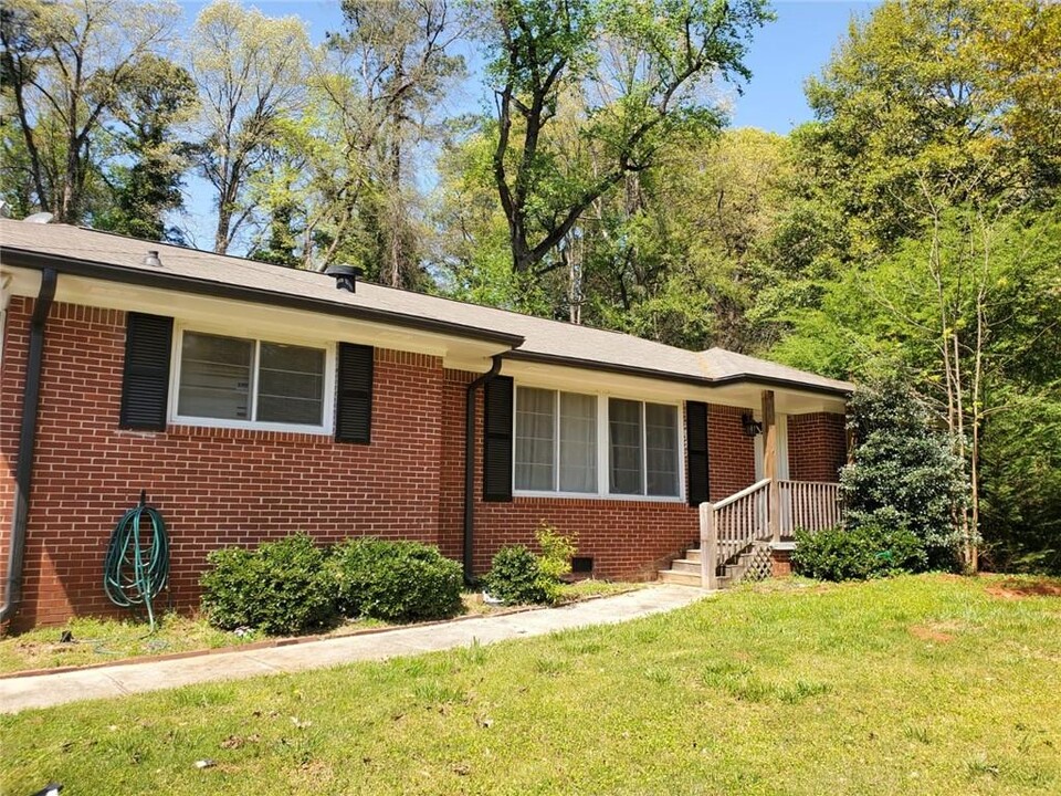 448 Susan Creek Dr in Stone Mountain, GA - Building Photo