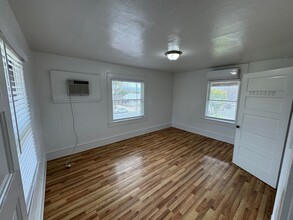 363 N K St in Dinuba, CA - Foto de edificio - Building Photo