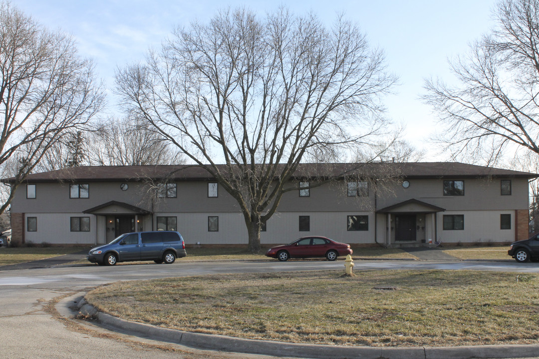 421 Oakland Ave in South Beloit, IL - Foto de edificio