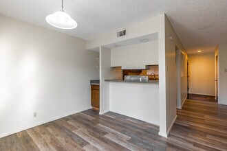 Midland Village Apartments in Midland, TX - Foto de edificio - Interior Photo