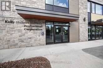 5992 Hazeldean Rd in Ottawa, ON - Building Photo - Building Photo