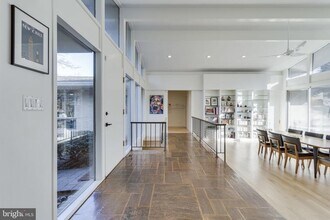 6104 Clearwood Rd in Bethesda, MD - Building Photo - Building Photo