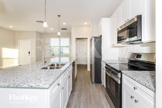 3180 Halsey Ave SE in Palm Bay, FL - Foto de edificio - Building Photo