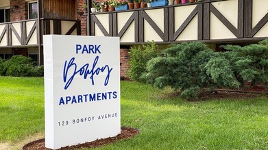 Park Bonfoy in Colorado Springs, CO - Foto de edificio - Building Photo