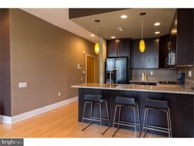530 W Girard Ave