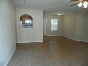 204 W Worsham St in Willis, TX - Building Photo - Building Photo