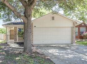 8417 Twiggy Ln in Austin, TX - Building Photo