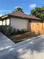 906 E Tom Landry St in Mission, TX - Building Photo