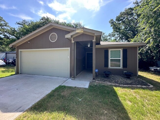 52131 Dawn Ct in Azle, TX - Building Photo - Building Photo