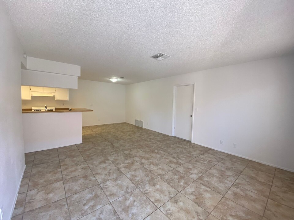 317 Anna Cir in Bullhead City, AZ - Building Photo