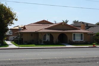 16622 Goldenwest St in Huntington Beach, CA - Building Photo - Building Photo