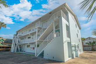 208 N Halifax Ave in Daytona Beach, FL - Building Photo - Building Photo