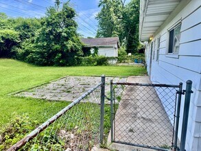 11925 Bridgevale Ave in St. Louis, MO - Building Photo - Building Photo