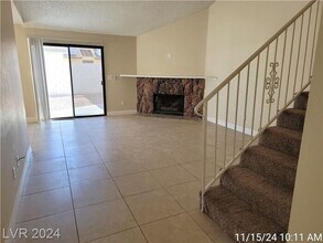 329 Chastine St in Las Vegas, NV - Building Photo - Building Photo