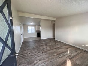 1536 Thornton St in Hanford, CA - Building Photo - Building Photo