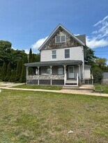 2 Clark St in Stonington, CT - Building Photo