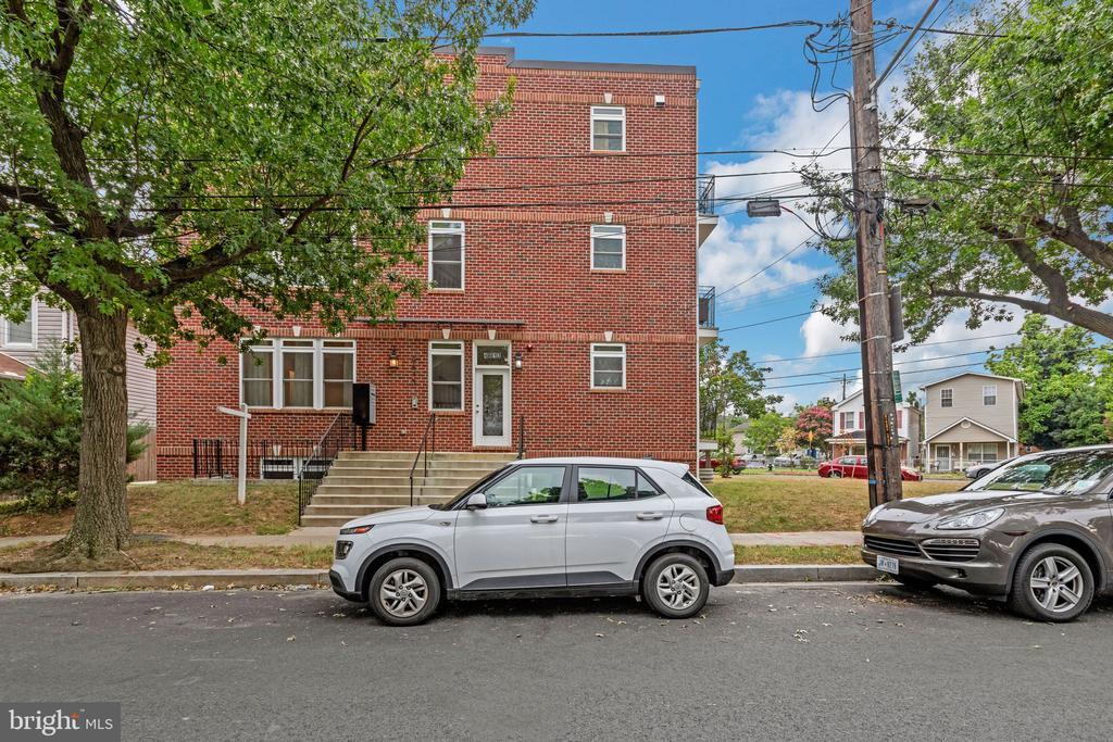 4613 Minnesota Ave NE in Washington, DC - Building Photo