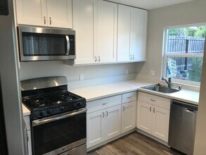 430 E Bixby Rd in Long Beach, CA - Building Photo - Building Photo