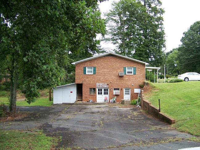 721 N Main St in Dobson, NC - Building Photo - Building Photo