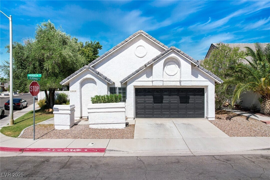 2513 Aberdeen Ln in Henderson, NV - Building Photo