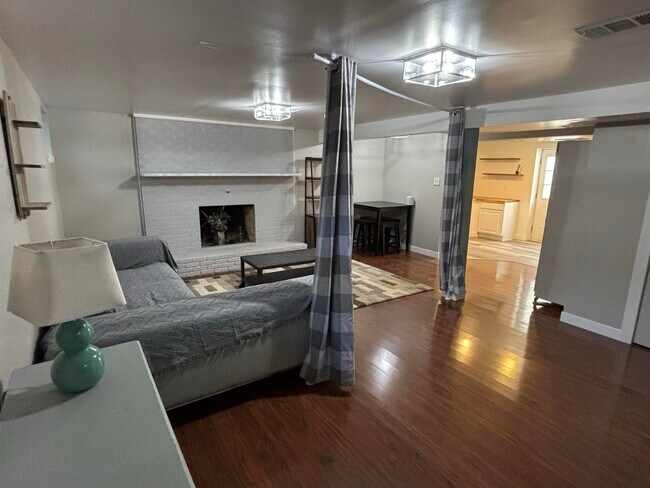 2631 S Zurich Ct, Unit B in Denver, CO - Foto de edificio - Building Photo