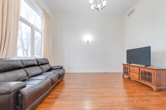 2049 W 34th St in Chicago, IL - Building Photo - Building Photo