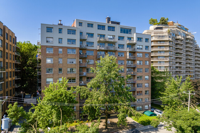 Hensall Ontario Northcrest Apartments in Montréal, QC - Building Photo - Building Photo