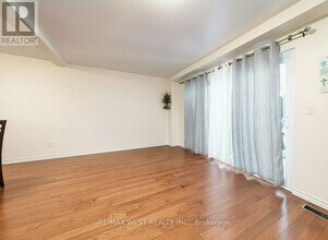 26 Enclave Mews in Toronto, ON - Building Photo - Building Photo