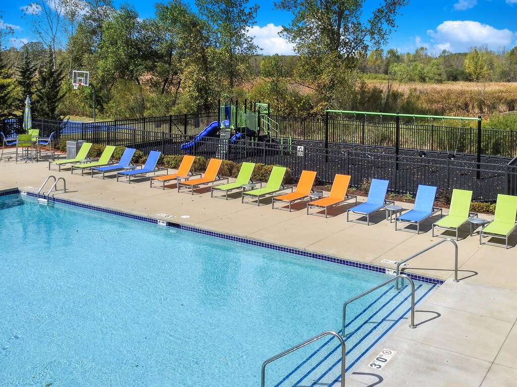 Saddle Brook Apartments in Pewaukee, WI