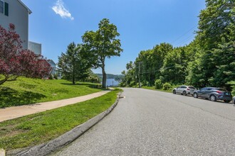 43 Harbor View Ln, Unit The Finery-612 in Norwich, CT - Building Photo - Building Photo