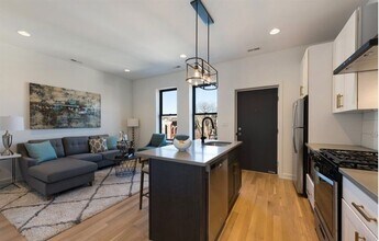 1244 W Huron St in Chicago, IL - Foto de edificio - Building Photo