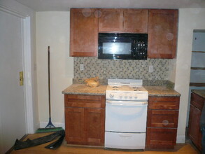 1064 Beacon St, Unit D in Brookline, MA - Building Photo - Building Photo