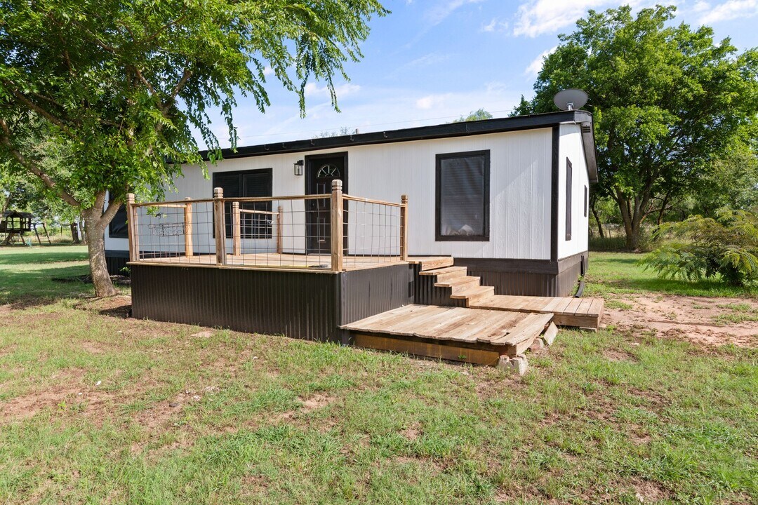 8128 Ben Day Murrin N Rd in Fort Worth, TX - Building Photo