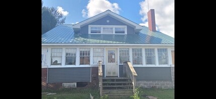 2057 Maple Ave in Marinette, WI - Building Photo - Building Photo