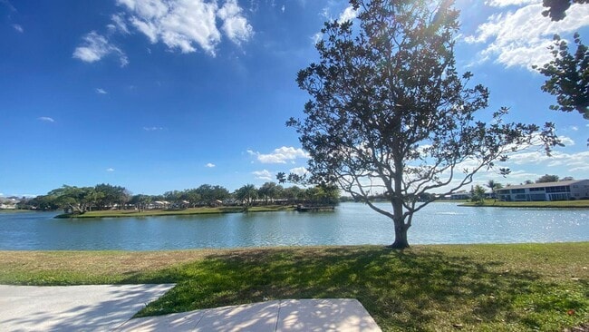 200 Stratford O in West Palm Beach, FL - Building Photo - Building Photo