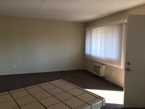 Franklin Terrace Apartments in Pomona, CA - Building Photo - Building Photo
