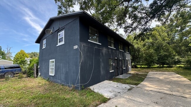 property at 2821 Moncrief Rd