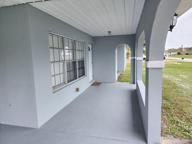 631 SW Curry St in Port St. Lucie, FL - Building Photo - Building Photo