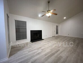 2424 Sherry St in Arlington, TX - Building Photo - Building Photo