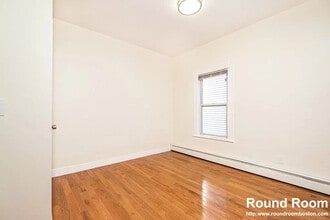 28 Moreland St, Unit 1 in Somerville, MA - Building Photo - Building Photo